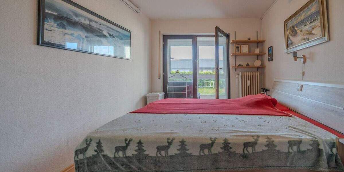 Neues Jahr, neues Haus: Mit Einliegerwohnung, Garten & Fernblick in ruhiger Lage - nur bei realunis 6 zimmer