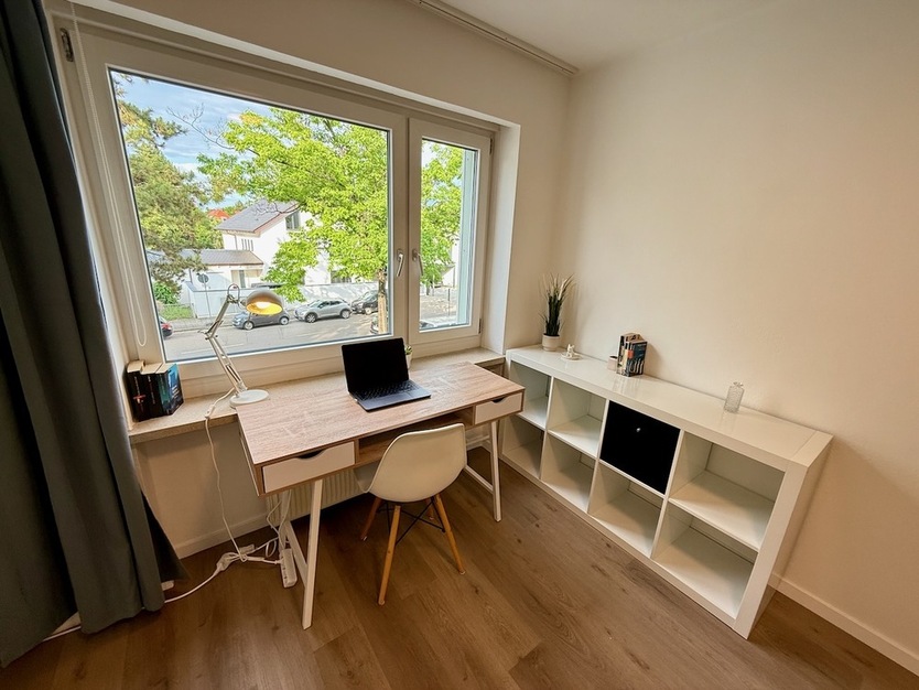 Helles, möbliertes 15,5-qm-Zimmer (warm inkl. Internet) in 3er WG