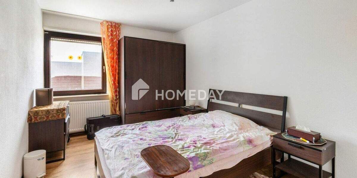 Abendsonne auf der Dachterrasse mit Fernblick: großzügig modernisiertes RMH mit Garten & Garage 6 zimmer