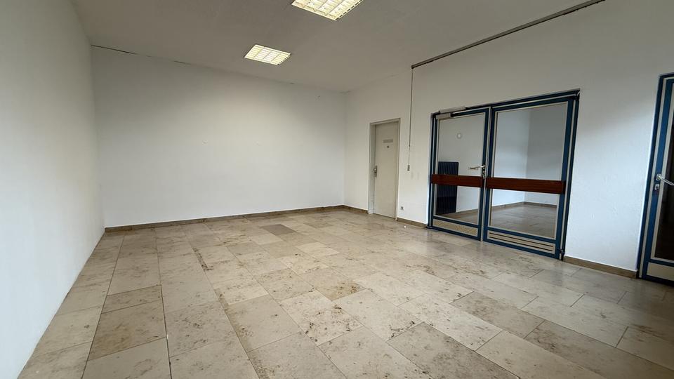 XXL-Gewerbefläche in Östringen – mit LKW-Annahme & großzügigem Parkplatz zimmer