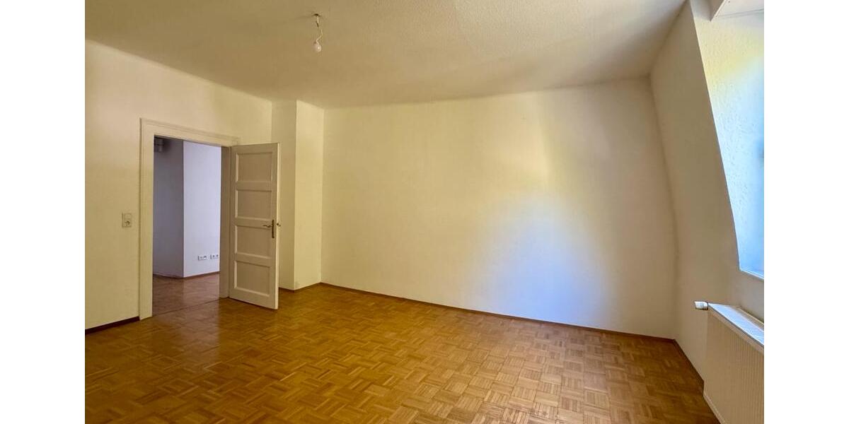 Freundliche, modernisierte 4-Raum Mansardenwohnung in Neuostheim 4 zimmer