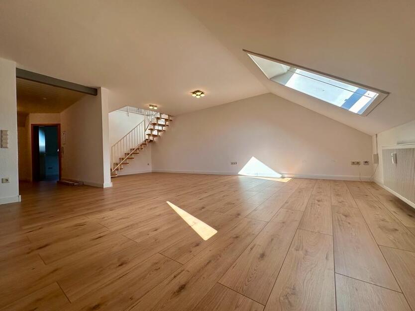 Modernisierte Dachgeschoßwohnung mit Galeriecharakter