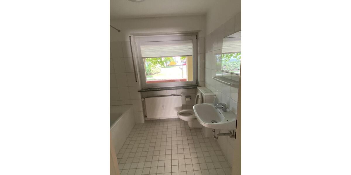 Erdgeschoßwohnung Hockenheim - 3.5 Zimmer, 100 m&sup2;, 1.300&euro; | Angebot:26408845