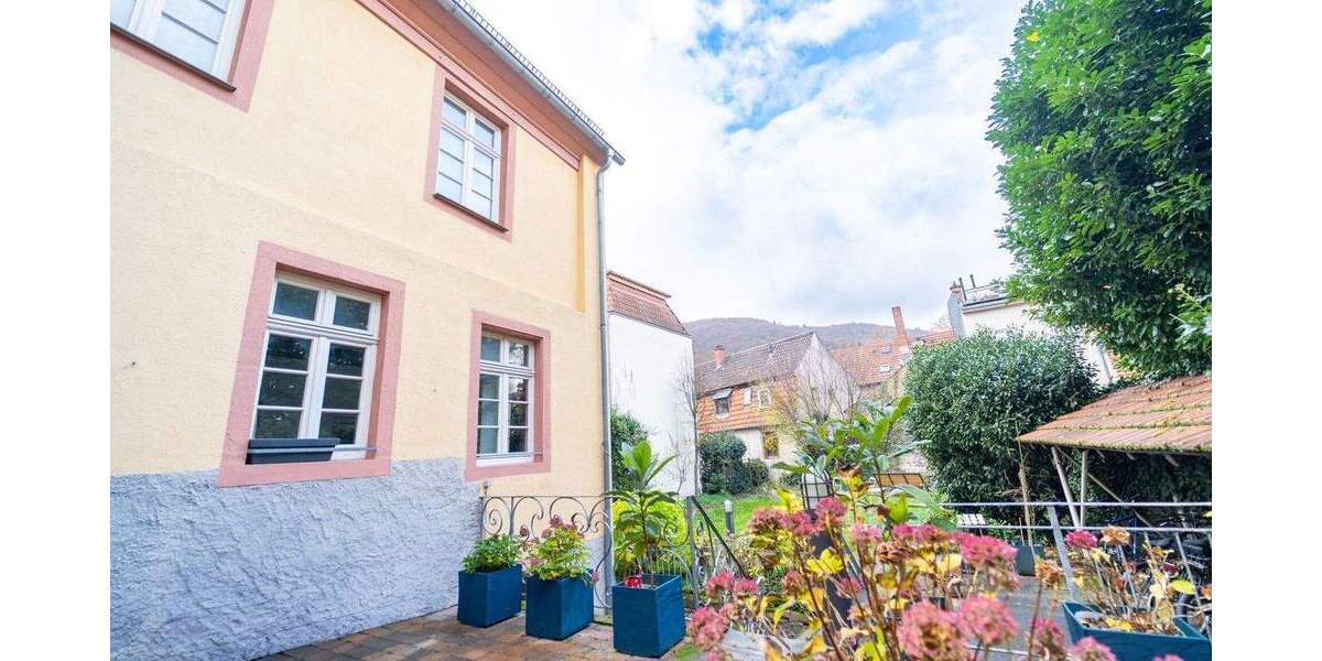 Charmante Altstadtwohnung im denkmalgeschützten Ensemble mit Gemeinschaftsgarten und TG-Stellplatz (optional) 3 zimmer