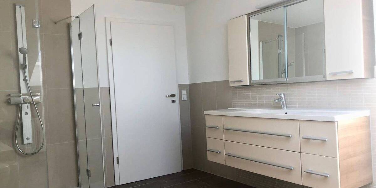 Etagenwohnung Schriesheim - 5 Zimmer, 197 m&sup2;, 2.300&euro; | Angebot:26545588