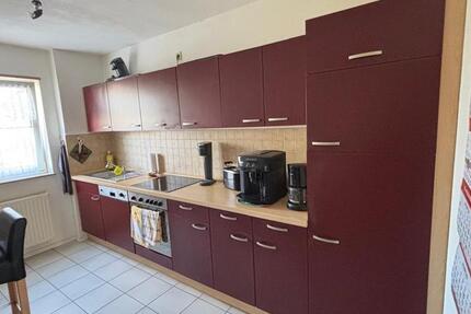 2-Zimmer-Wohnung MIT EINBAUKÜCHE und STELLPLATZ ab sofort! 2 zimmer