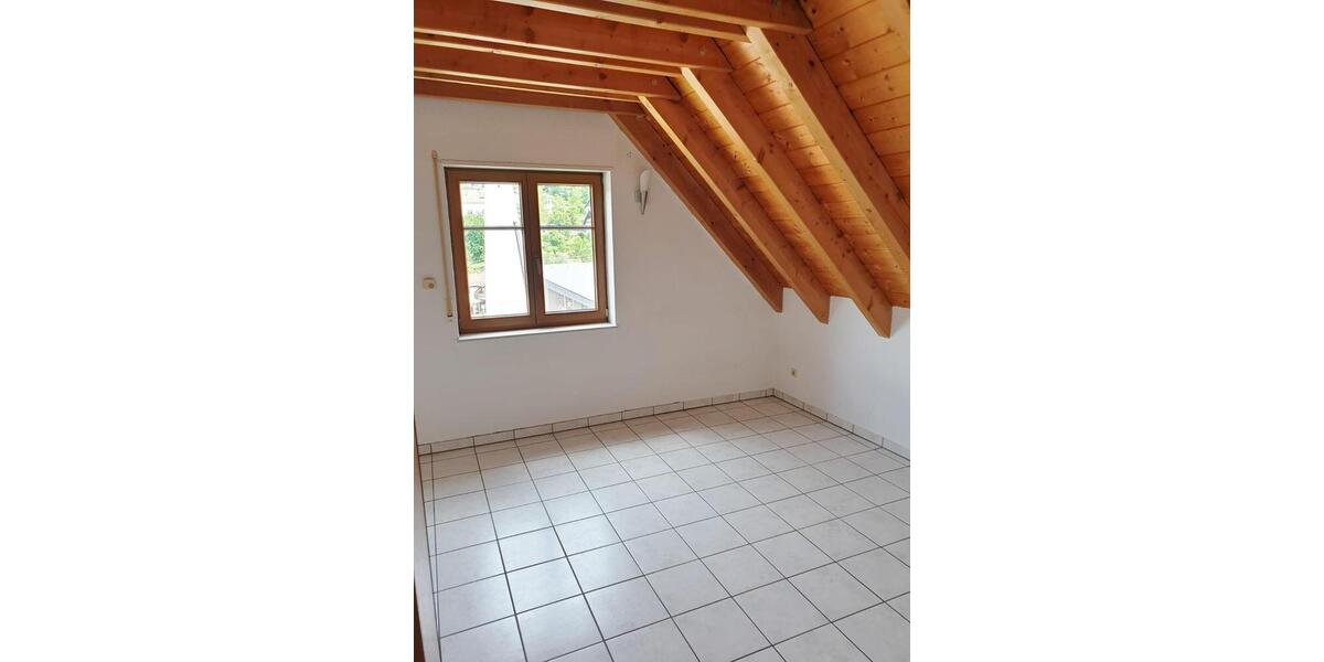 Dachgeschoßwohnung Schriesheim - 3 Zimmer, 80 m&sup2;, 730&euro; | Angebot:26099164