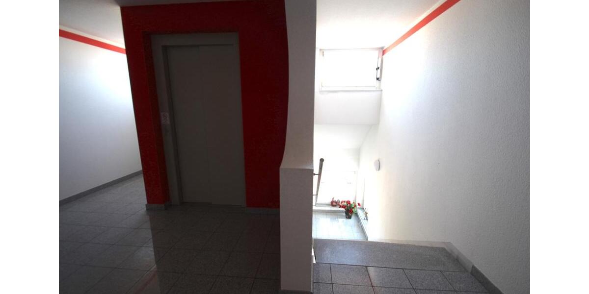 Dachgeschoßwohnung Hockenheim - 2 Zimmer, 95 m&sup2;, 850&euro; | Angebot:25379017