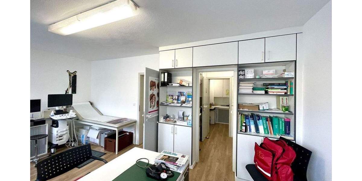 Schöne Praxisräume in bester Lage evtl. als Wohnraum möglich 5 zimmer