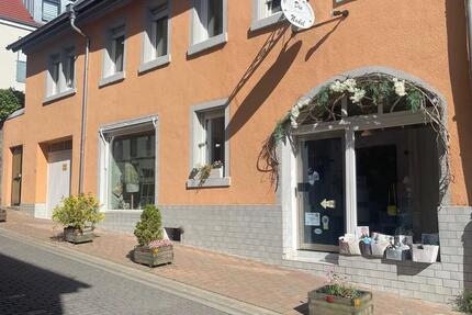 Haus Weinheim - 9 Zimmer, 239 m&sup2;, 675.000&euro; | Angebot:26374784