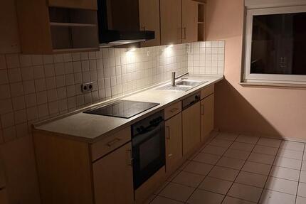 Dachgeschosswohnung 60 qm Küche, 2x Parkplatz, Kellerraum 3 zimmer