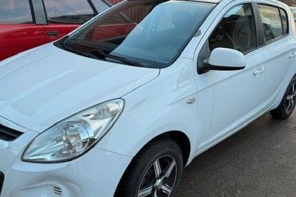 Hyundai i20 105.000 km 2.450 &euro; Hockenheim 68766