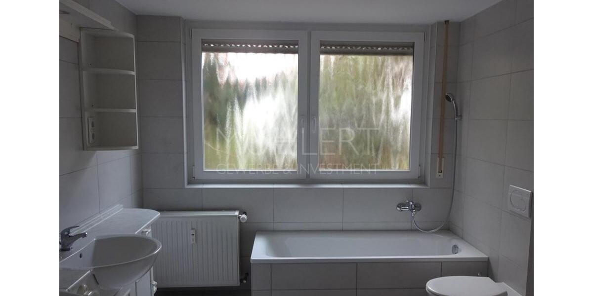 Vielseitige Gewerberäume für Büro, Praxis und Wohnen mit Terrasse und Garten zimmer