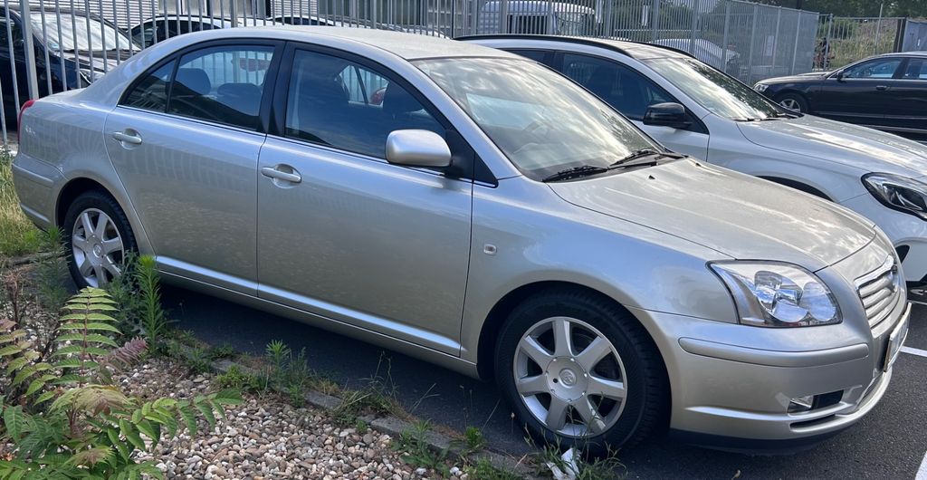 Toyota Avensis 99.980 km 5.650 &euro; Leimen 69181