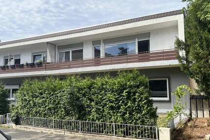 ** Mehrfamilienhaus ** 4 modernisierte Wohnungen auf 2 Etagen & 4 Einzelgaragen 1 zimmer